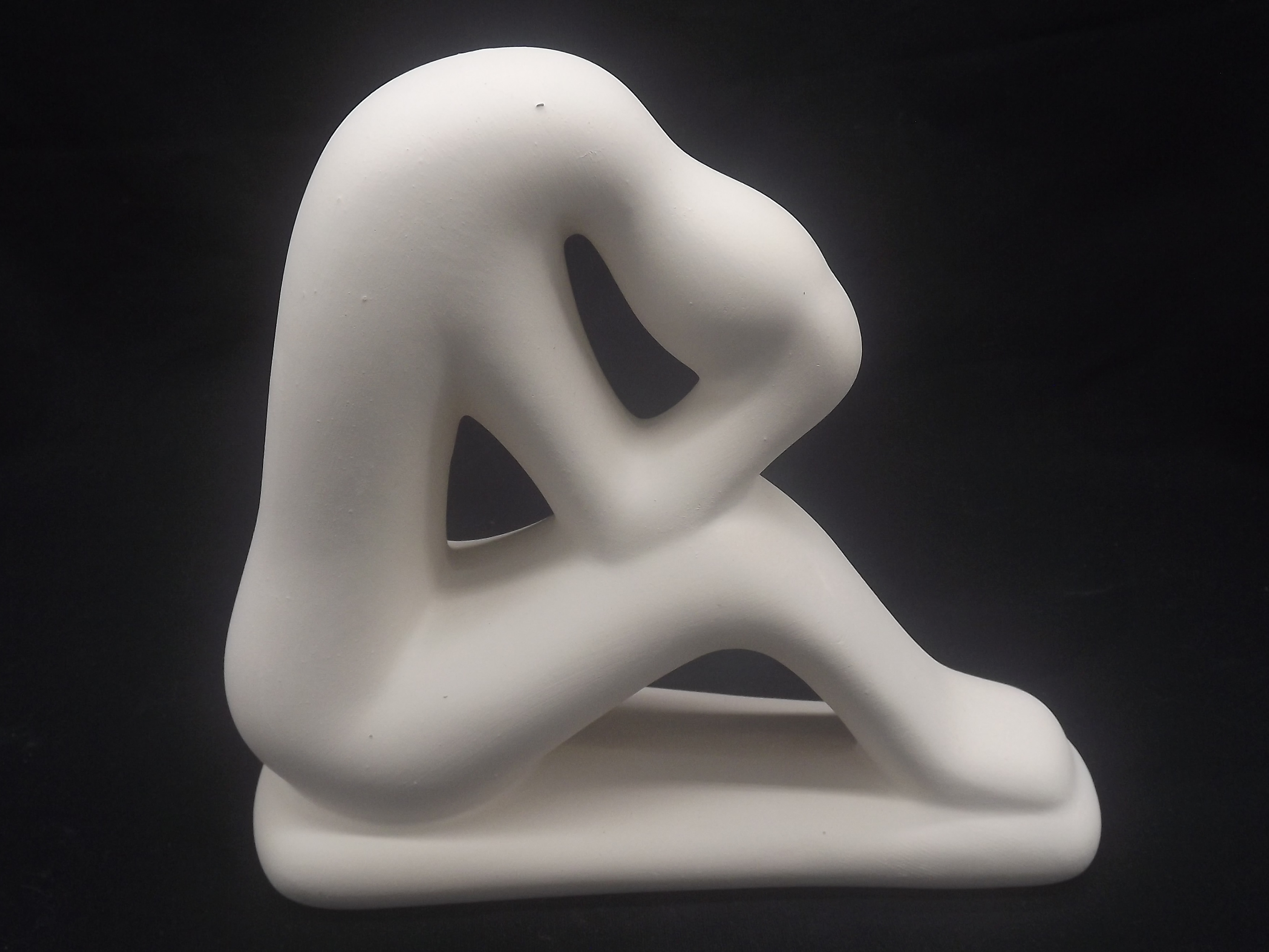 Estatueta Homem Mão na Cabeça